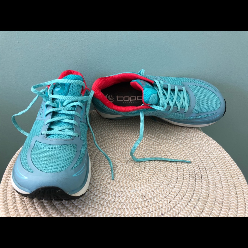 Topo running sneakers